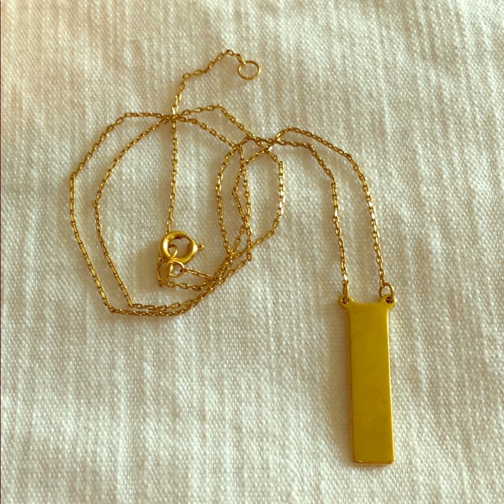 Simple gold pendant necklace